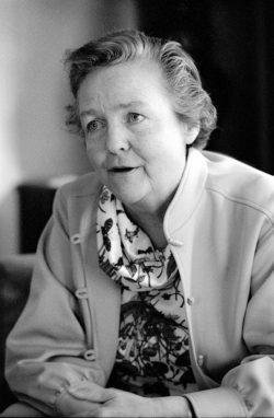 Jessica Mitford (Deca Truhaft)